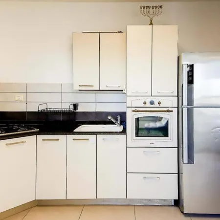Spacious 2Br Apartment With Private Balcony, Free Parking Jerusalem Exterior photo