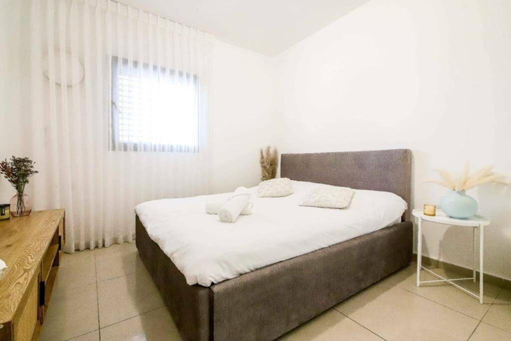 Spacious 2br With Private Balcony, Free Parking