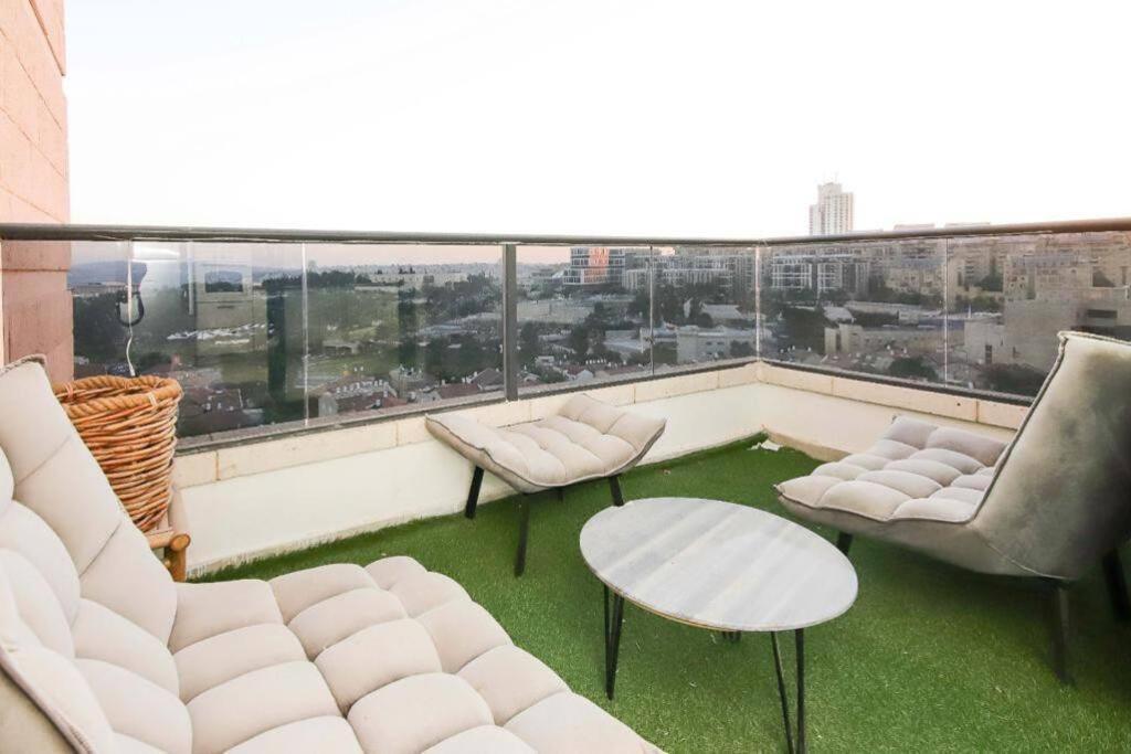 Spacious 2br With Private Balcony, Free Parking