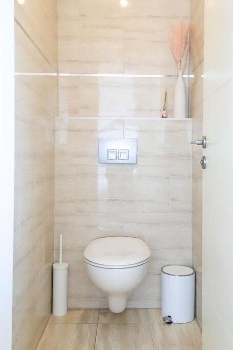 Appartement Spacious 2br With Private Balcony, Free Parking *