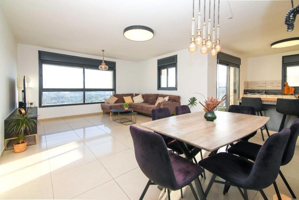 Spacious 2br With Private Balcony, Free Parking Jérusalem