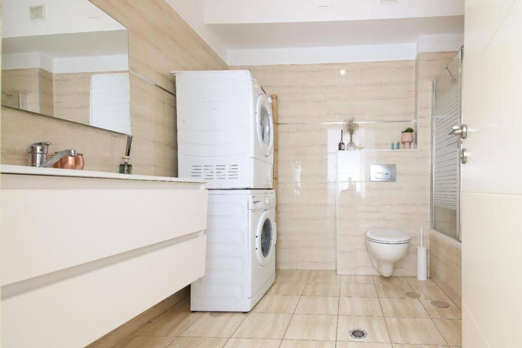 Spacious 2br With Private Balcony, Free Parking Jérusalem